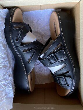 Clarks Strappy Black Leather Upper Wedge Sandal Size 8.5 NEW Excellent Condition